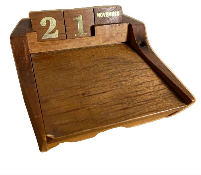 Vintage Rare MCM Perpetual Wooden Day & Month Calendar w/ Pen or Pencil & Paper Holder
