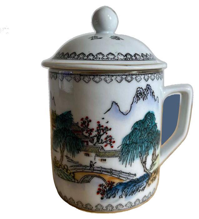 Mid-Century Chinese Export Porcelain Lidded Tea Mug